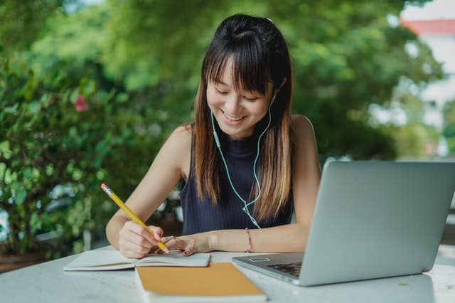 Why Is Essay Writing One of the Most Important Academic Skills for Teenagers?