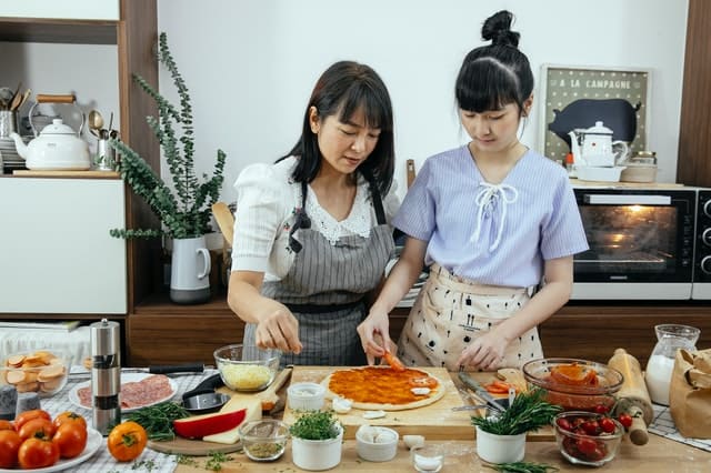 Why Should You Teach Your Teenager How To Cook?