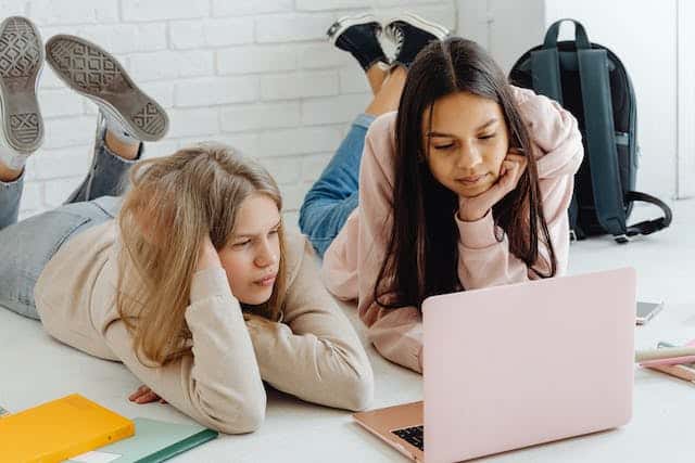 Maintaining Academic Momentum: Tips for High School Students During the Holidays